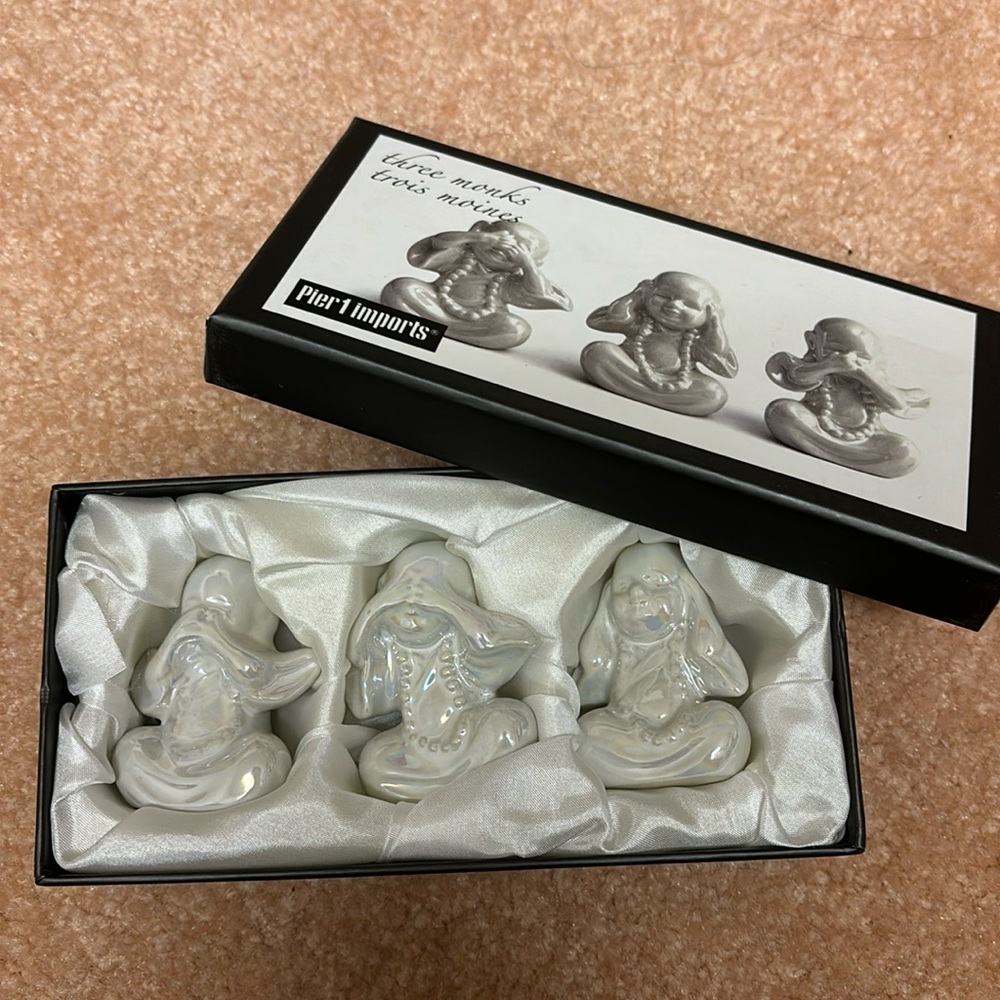 3 monks Buddha trinkets decor